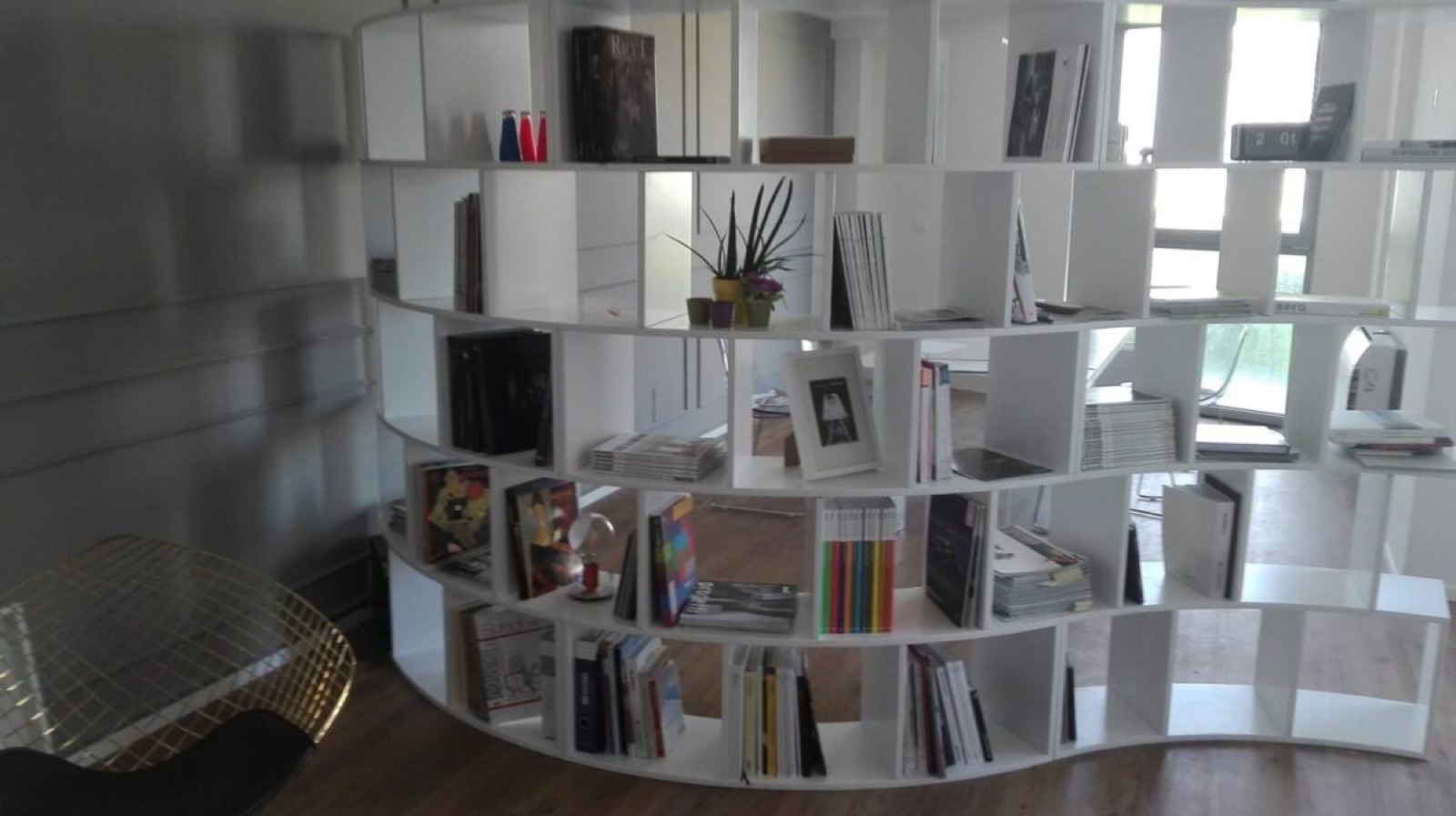 Libreria curva realizzata su misura